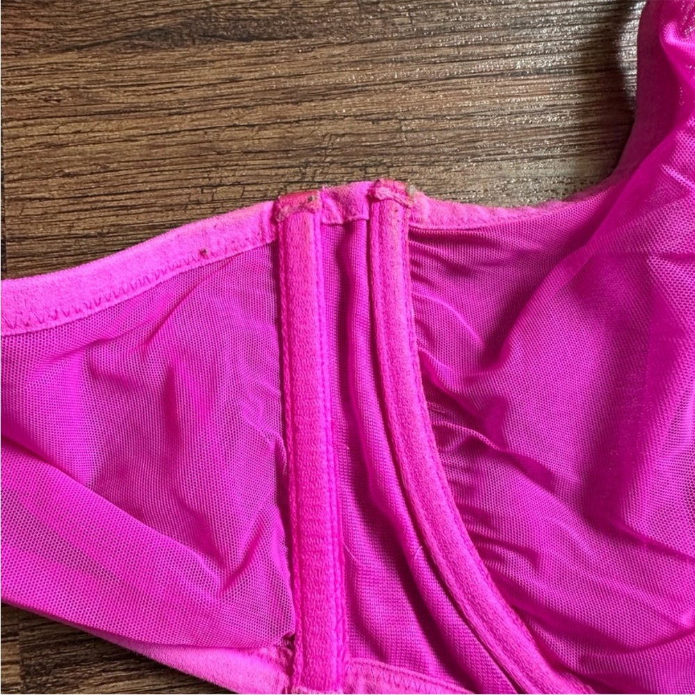 42DD Skims Fuschia Ultra Fine Mesh
RARE Bra EUC - Picture 8 of 9